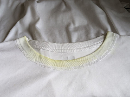 白Tシャツの首回りの皮脂汚れを落とす！